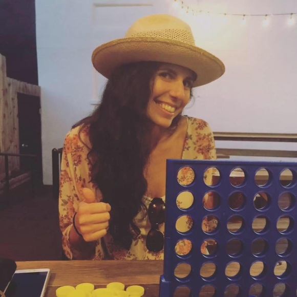 Meet your Posher, Jenelle - Picture 2 of 3